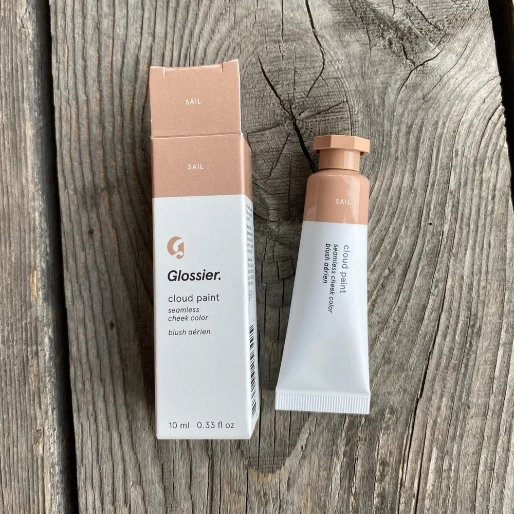 Glossier Cloud Paint in Sail Soft Peach